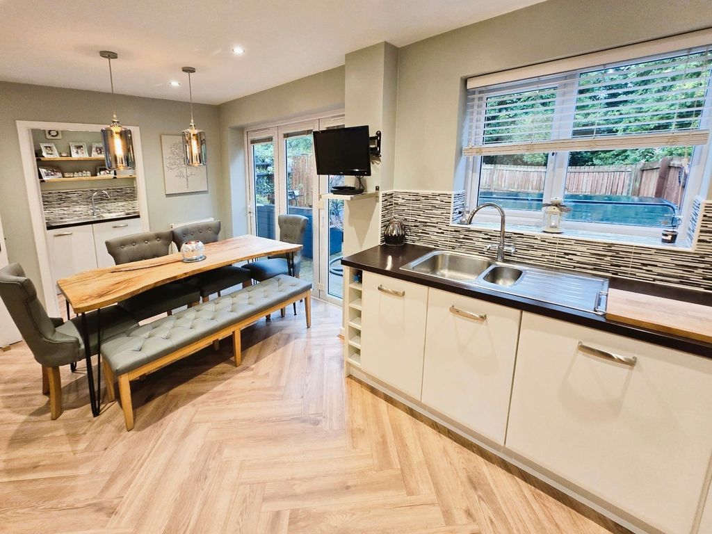 Property photo 3 of 21 Kitchen/Diner