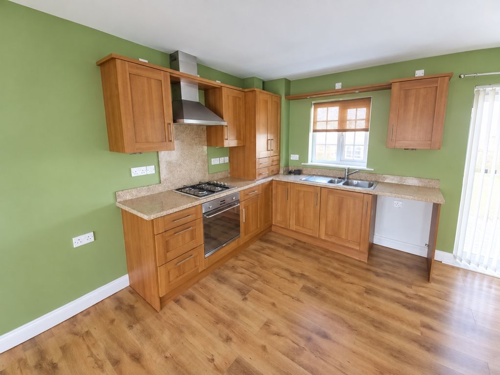 Property photo 3 of 11 Kitchen