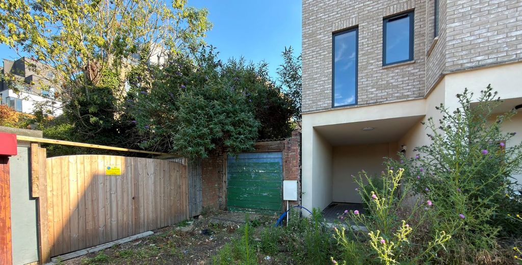 Property photo 1 of 2