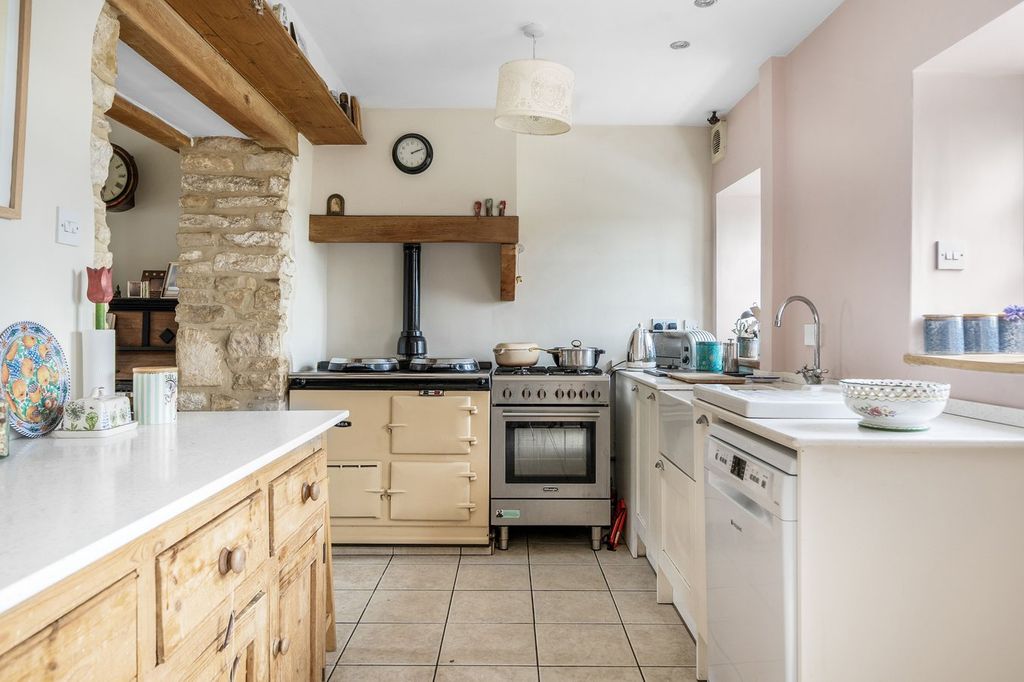 Property photo 3 of 21