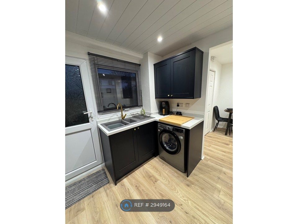 Property photo 2 of 12 Kitchen