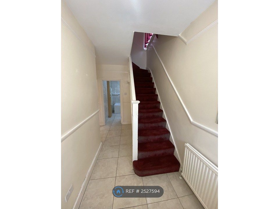 Property photo 2 of 17 Corridor