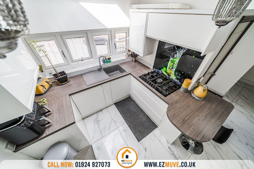 Property photo 3 of 27