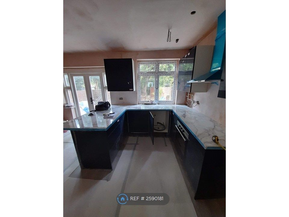 Property photo 2 of 15 Finalising New Fitted Kitchen