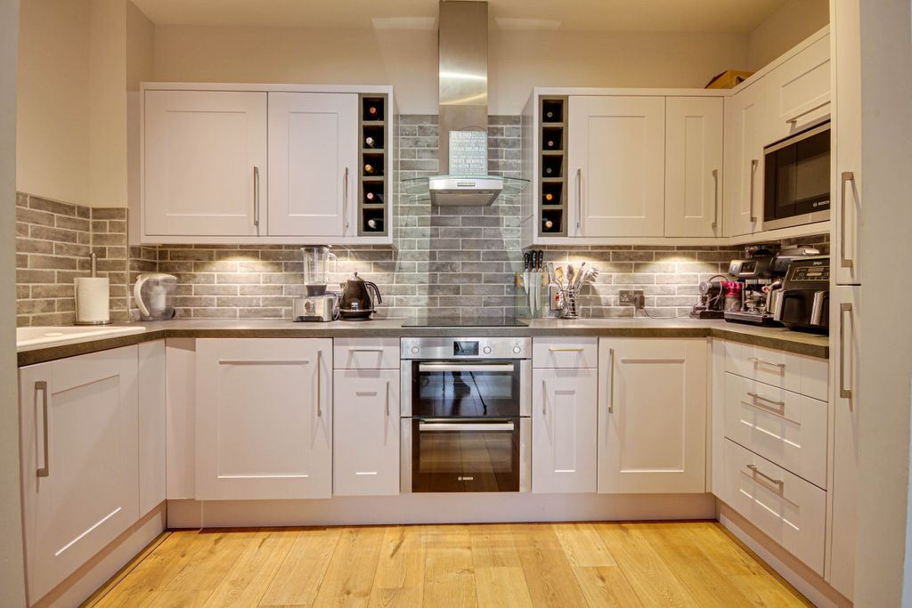 Property photo 3 of 17 Kitchen