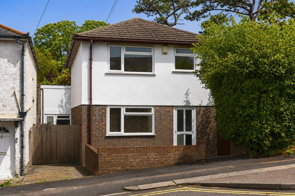 Property photo 1 of 20 New Coombe Road Frontage.Png