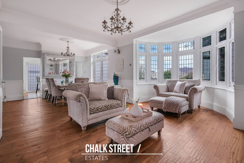 Property photo 2 of 42