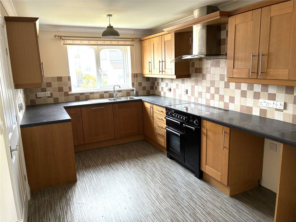 Property photo 2 of 28 Picture No. 05