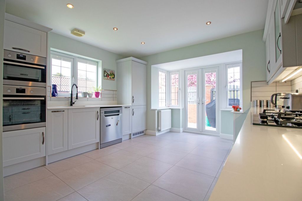 Property photo 2 of 33