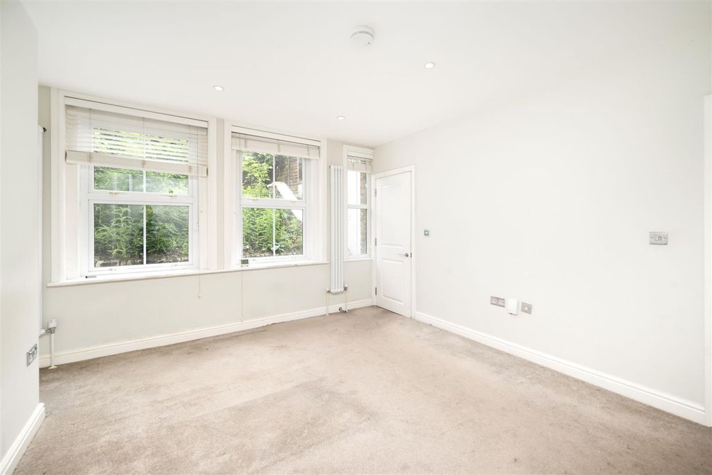 Property photo 1 of 9 P04.Jpg