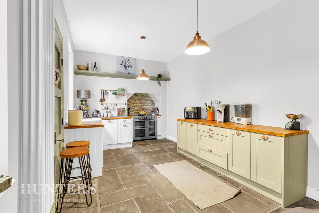 Property photo 3 of 37 Kitchen