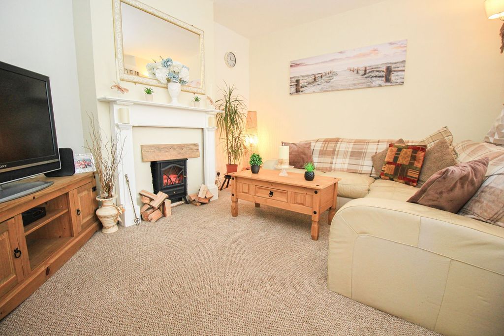 Property photo 2 of 25