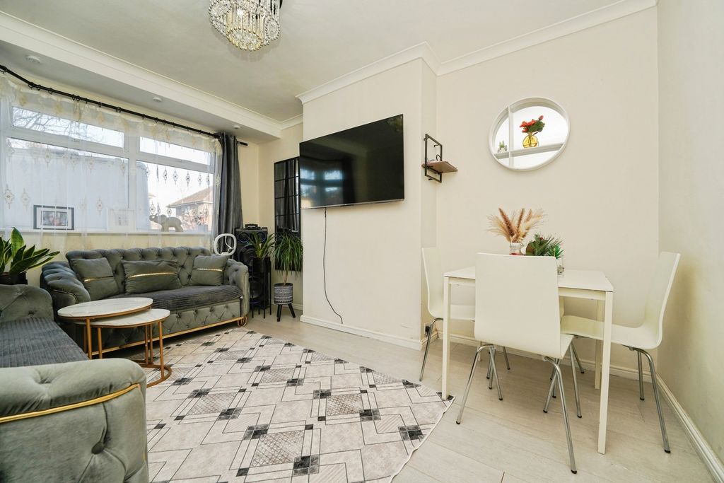 Property photo 2 of 11 Living Room