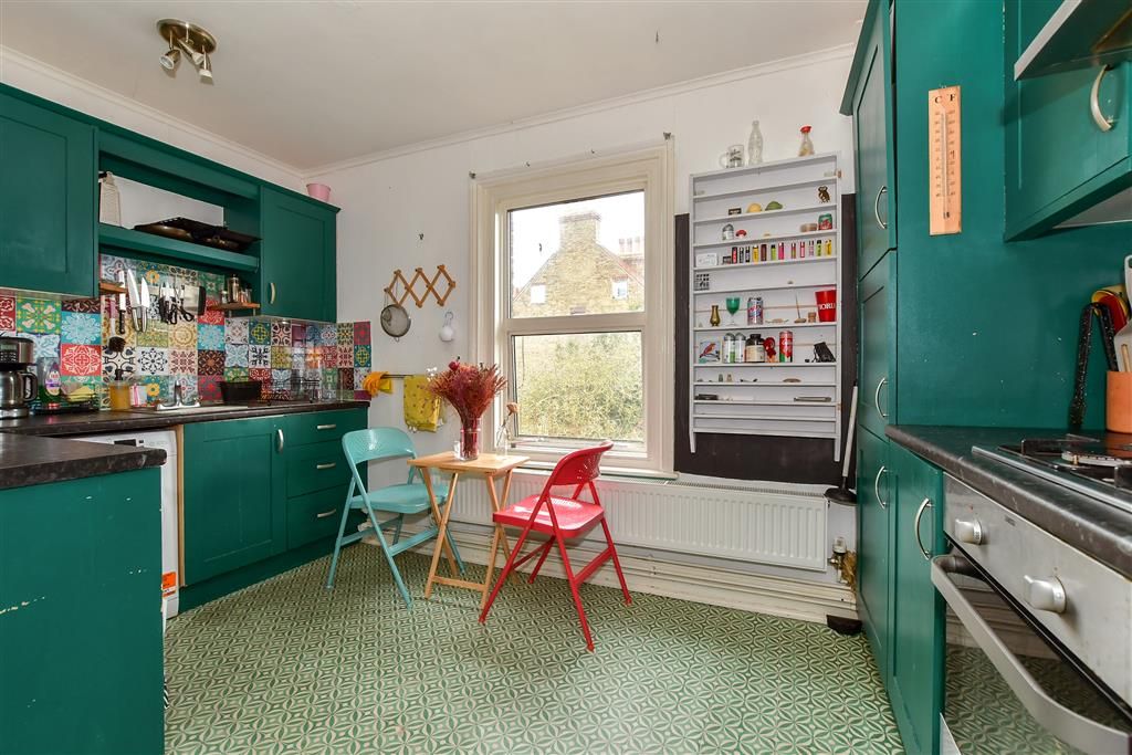 Property photo 3 of 8 Kitchen