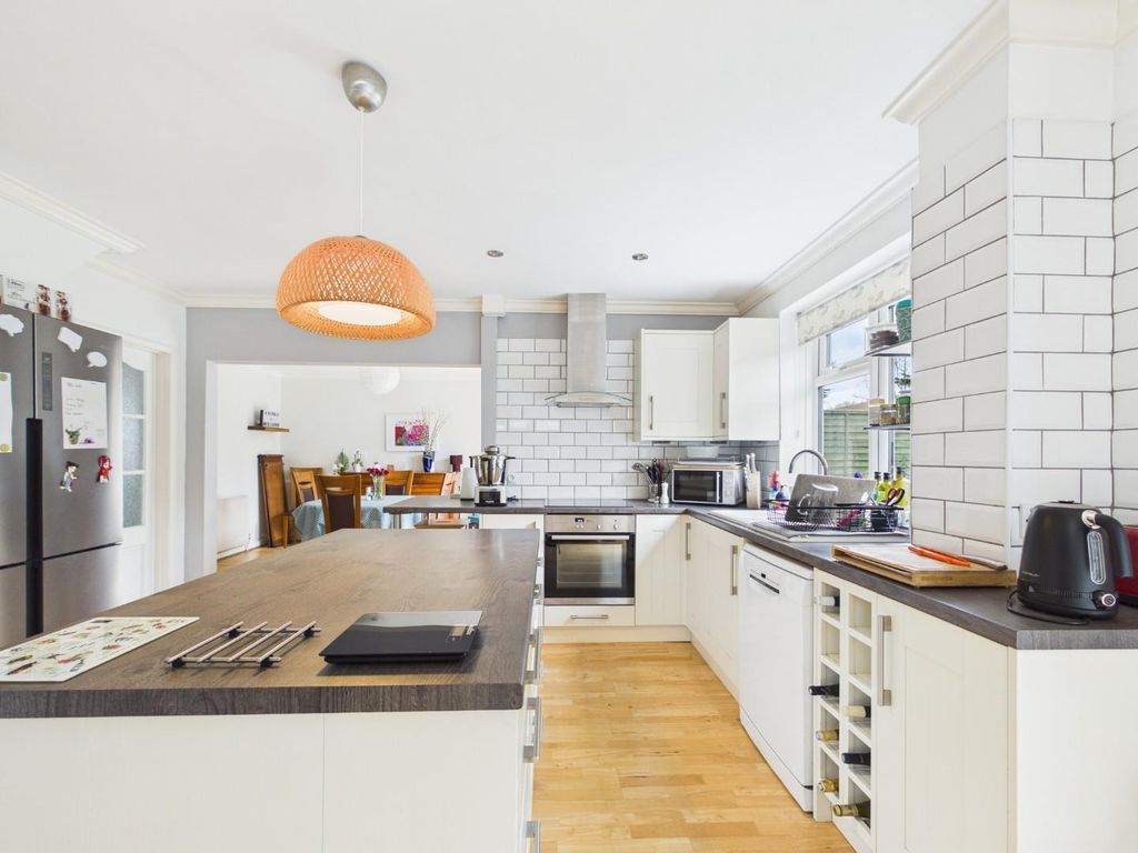 Property photo 3 of 28 Cam01576G0-Pr0354-Still011.Jpg