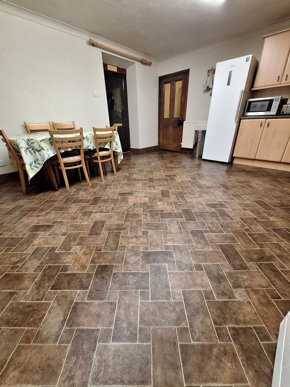 Property photo 3 of 29 Kitchen Alt