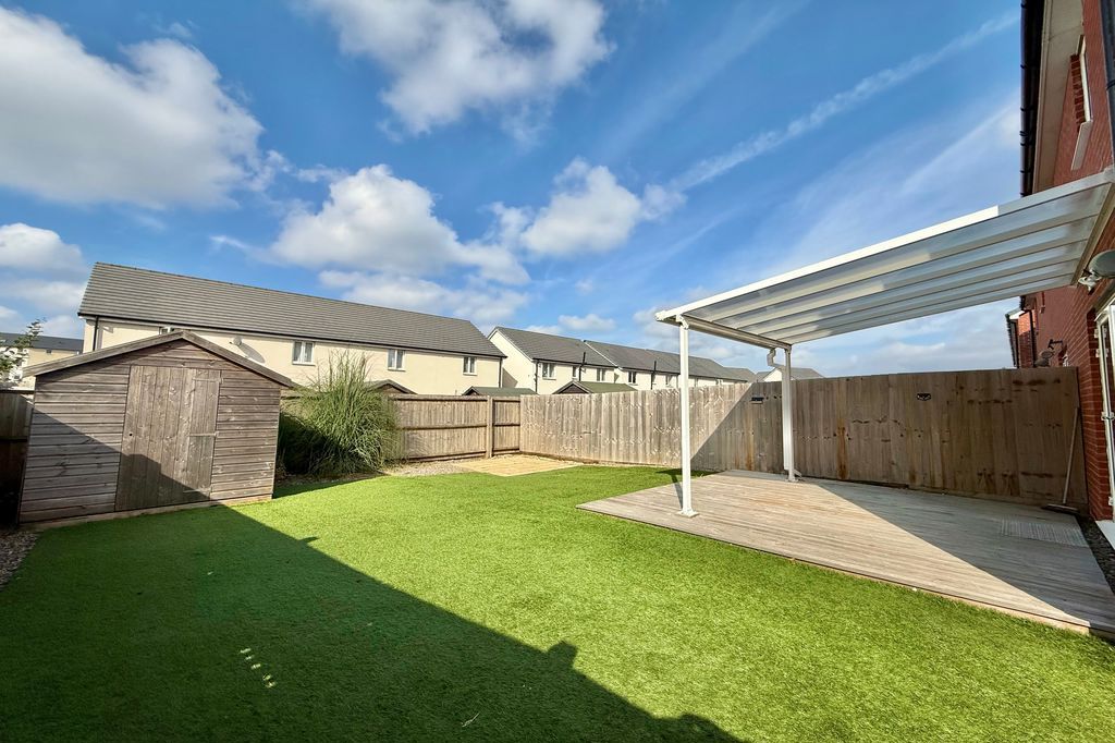 Property photo 3 of 17 South Westerly Gardens