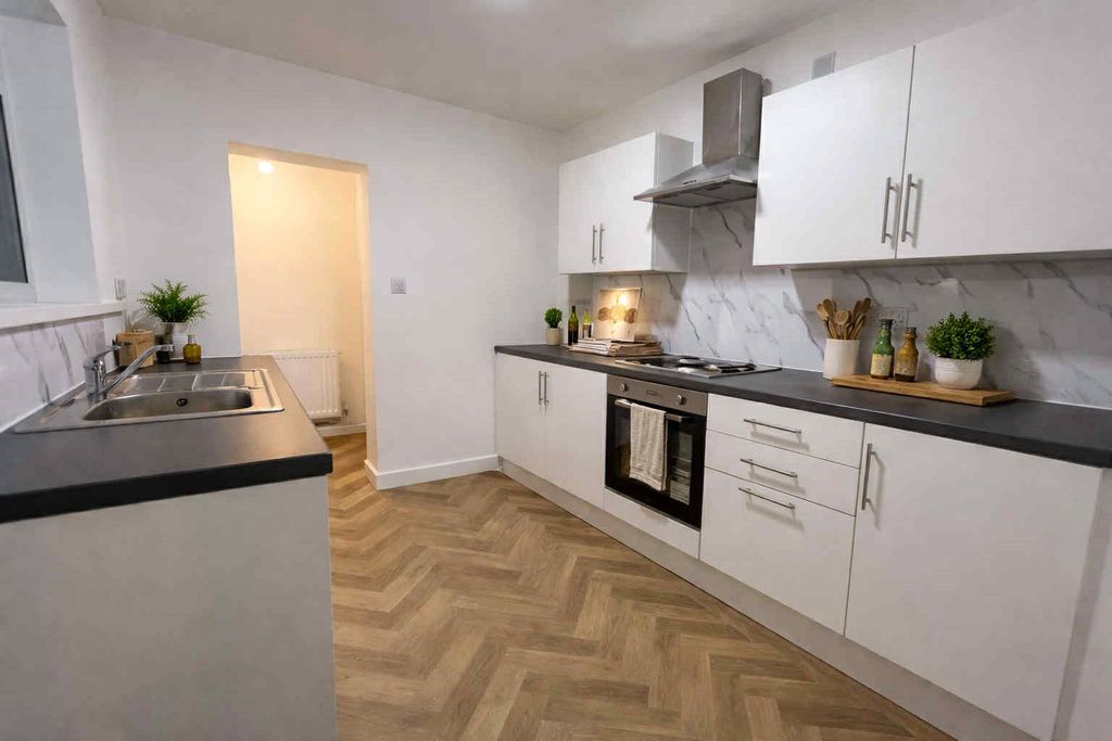 Property photo 2 of 15 Picture No. 17