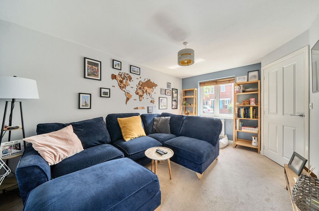 Property photo 2 of 11