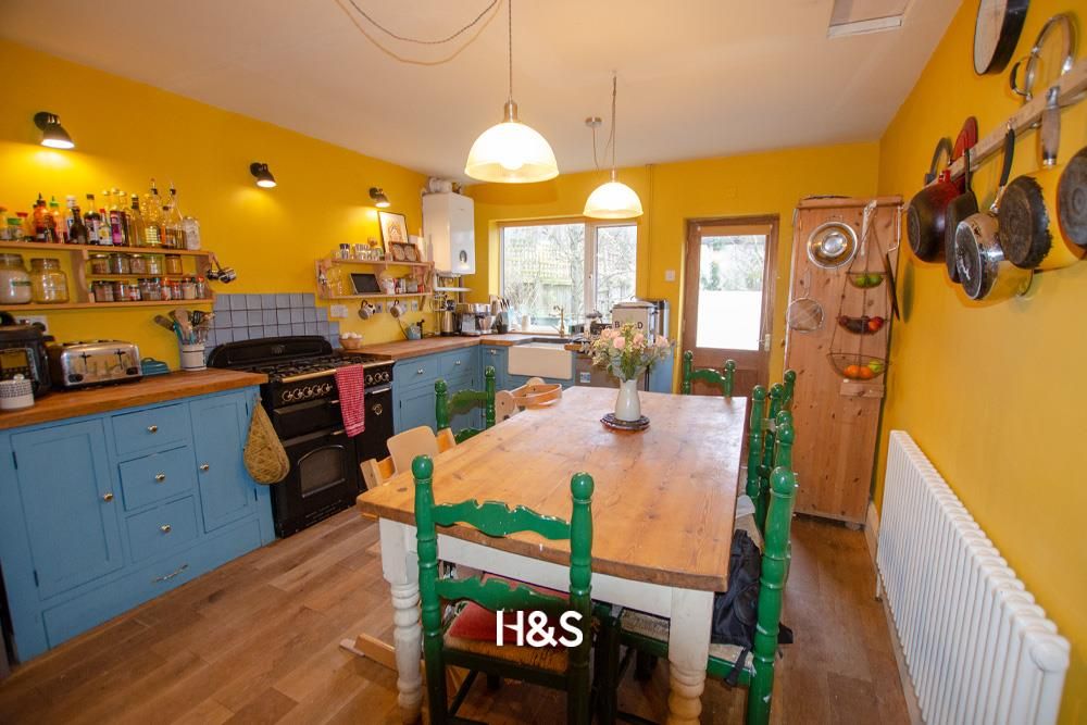 Property photo 2 of 10 64 Shaftmoor Lane - Kitchen.Jpg