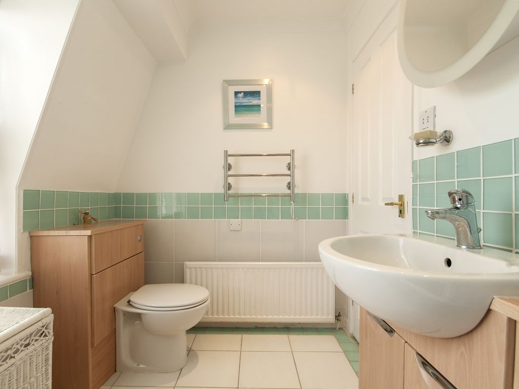 Property photo 3 of 9 Bathroom1