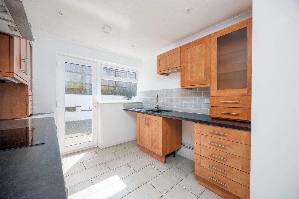 Property photo 3 of 15 Kitchen