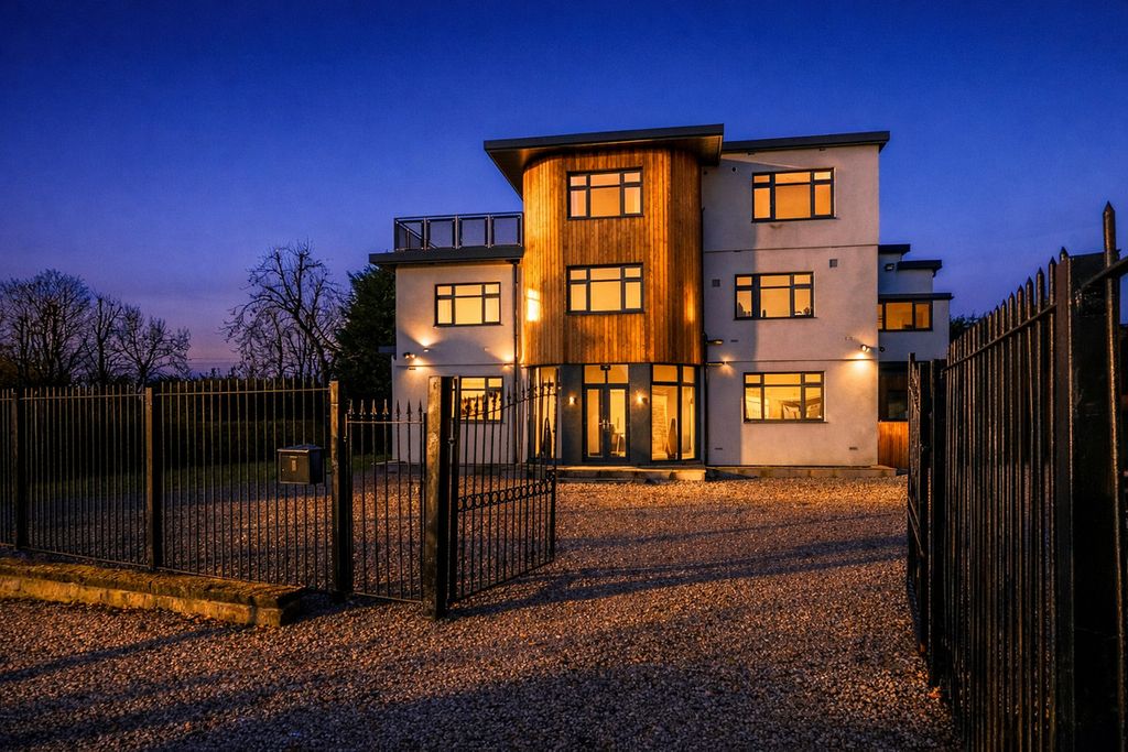 Property photo 1 of 32