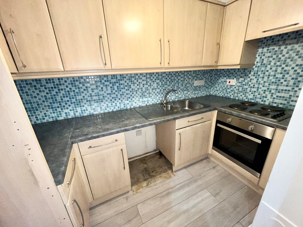 Property photo 2 of 6 Kitchen