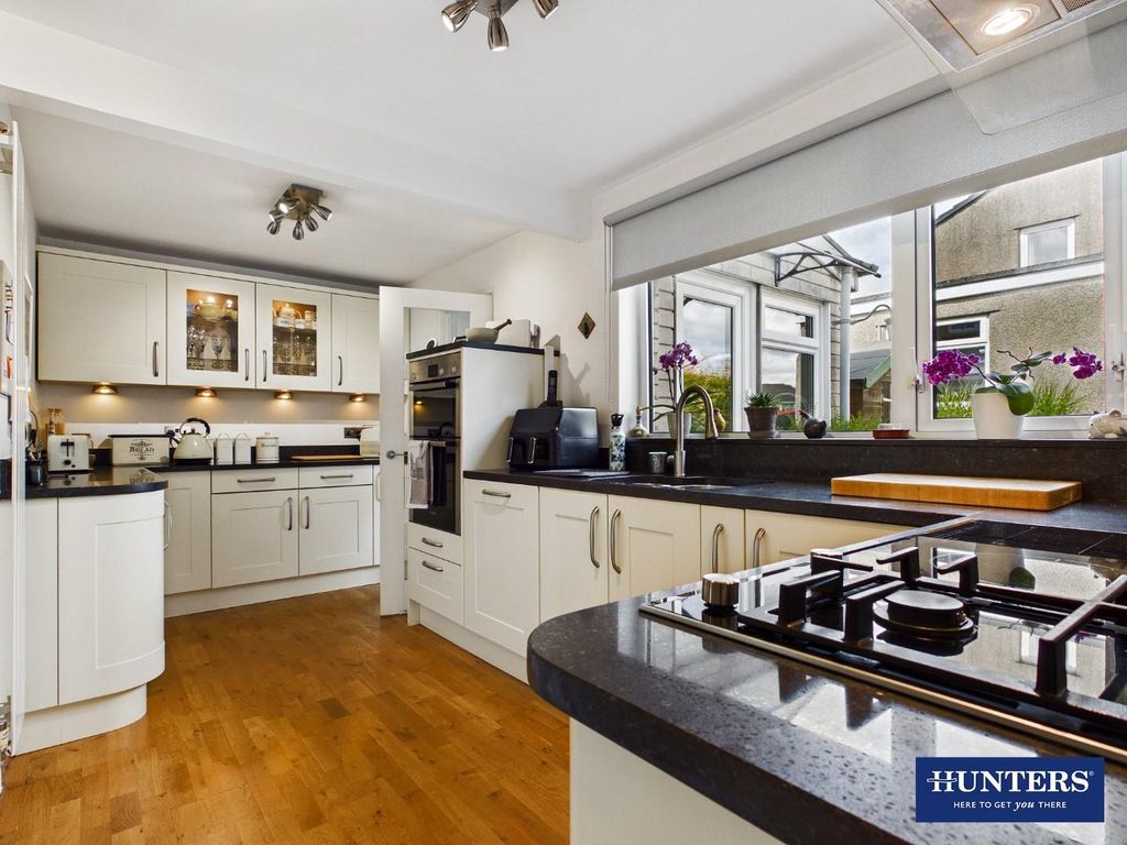 Property photo 2 of 33 Kitchen