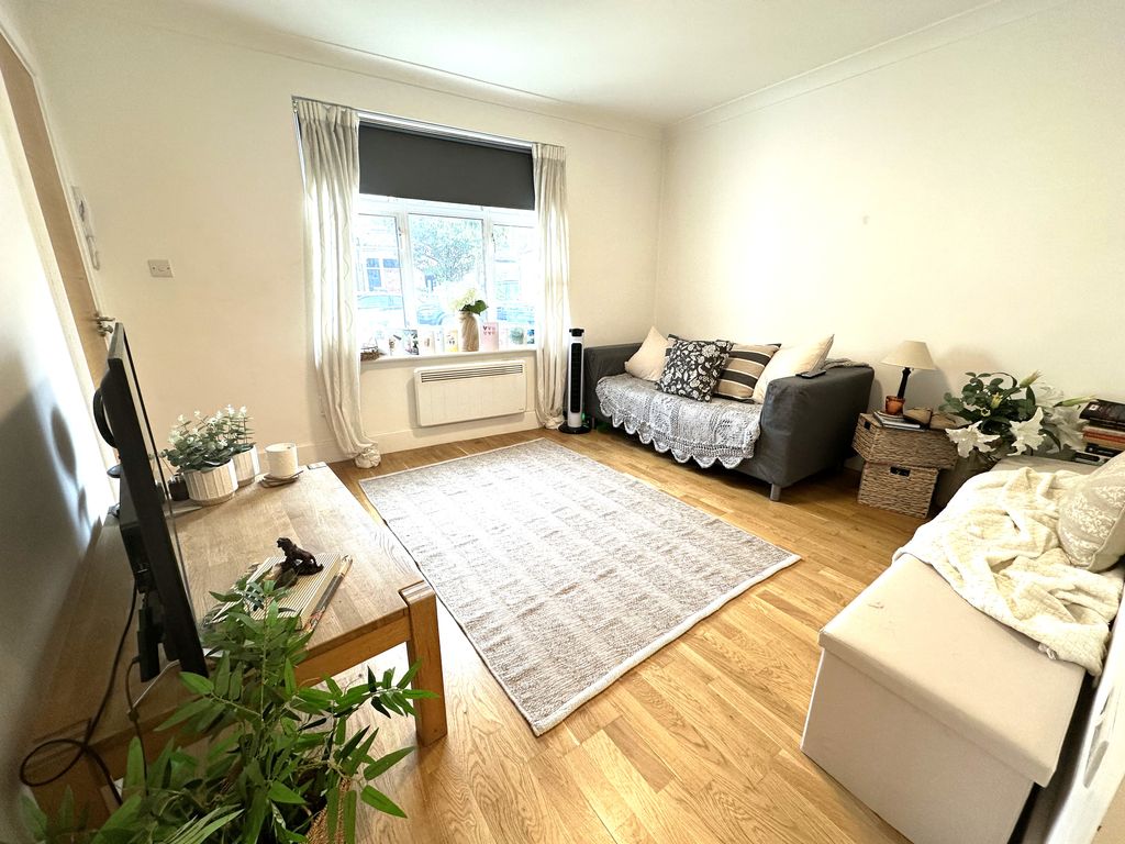 Property photo 1 of 7 Img_3638