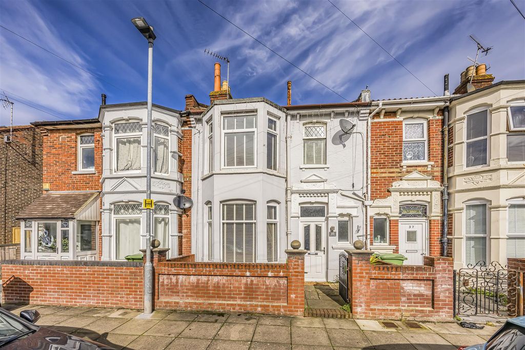 Property photo 1 of 23 35 Hewett Road, Hilsea-Porticomarketing-Soldby-34.