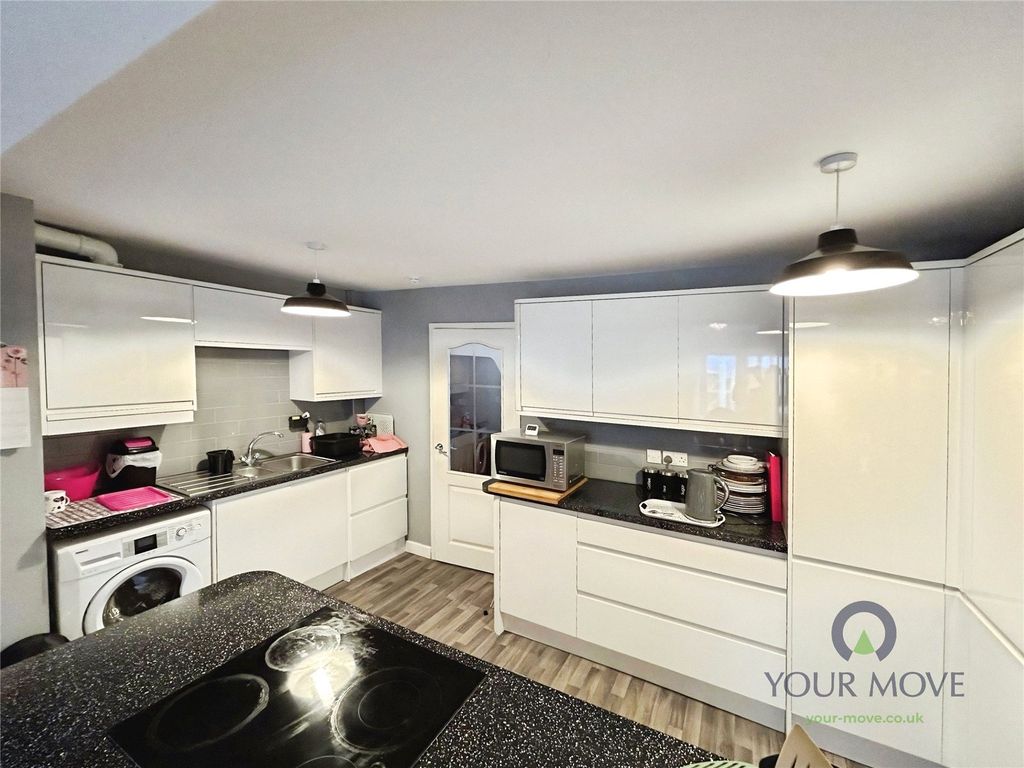 Property photo 3 of 17 Kitchen/Diner
