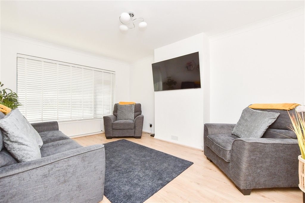 Property photo 2 of 15 Lounge