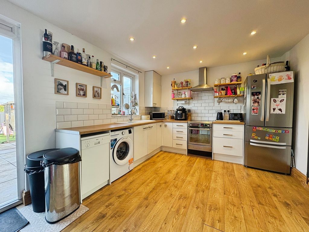 Property photo 1 of 15 Kitchen/Diner