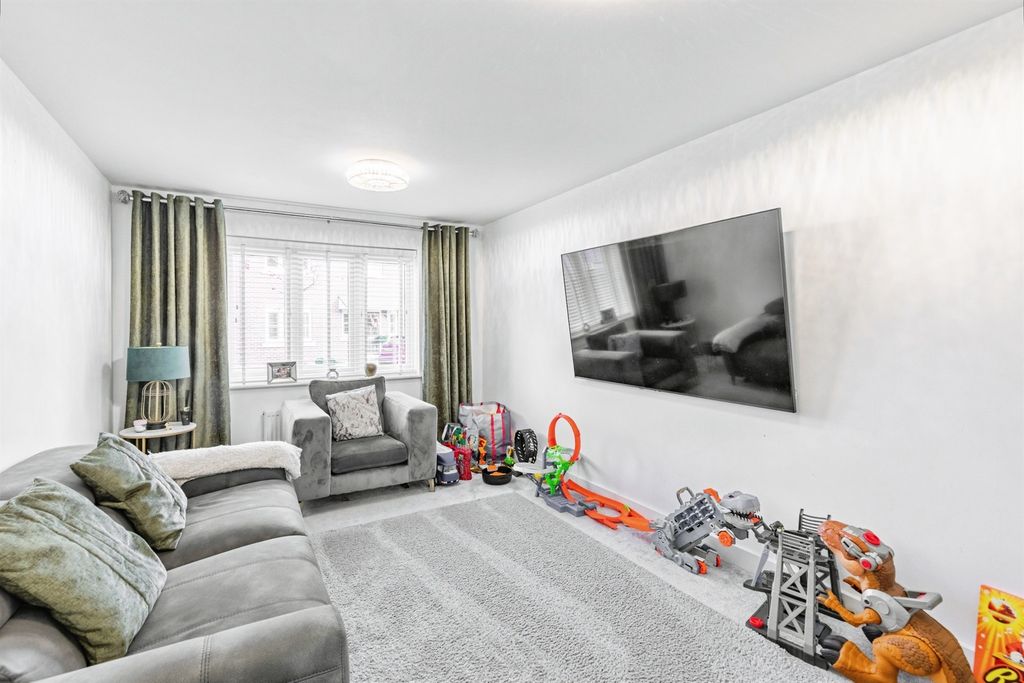 Property photo 3 of 17