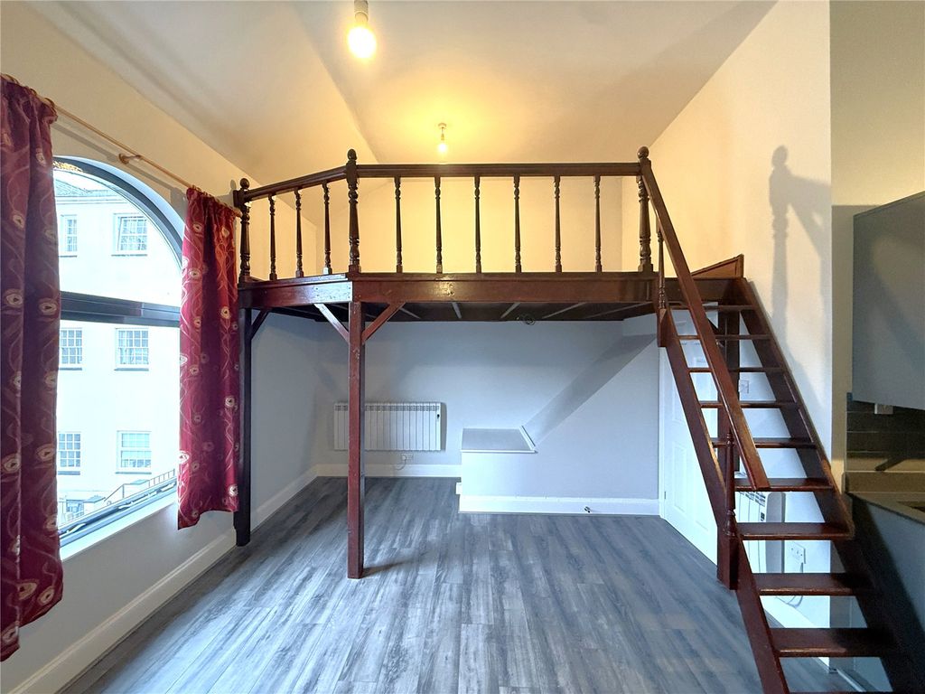 Property photo 3 of 17 Picture No. 10