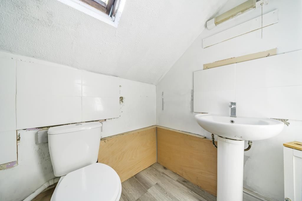 Property photo 2 of 20 Bathroom