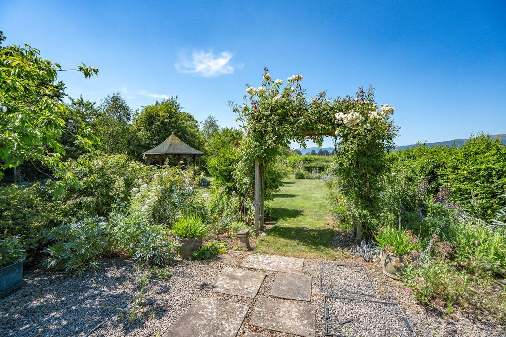 Property photo 2 of 35