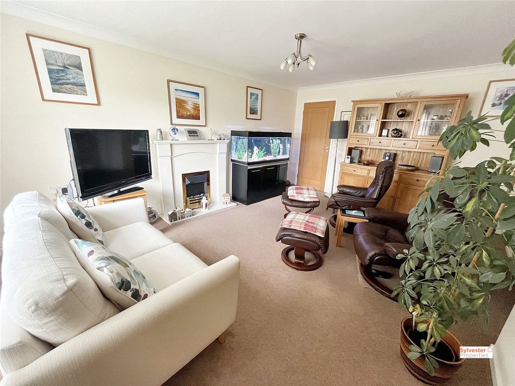Property photo 3 of 27 Picture No. 16