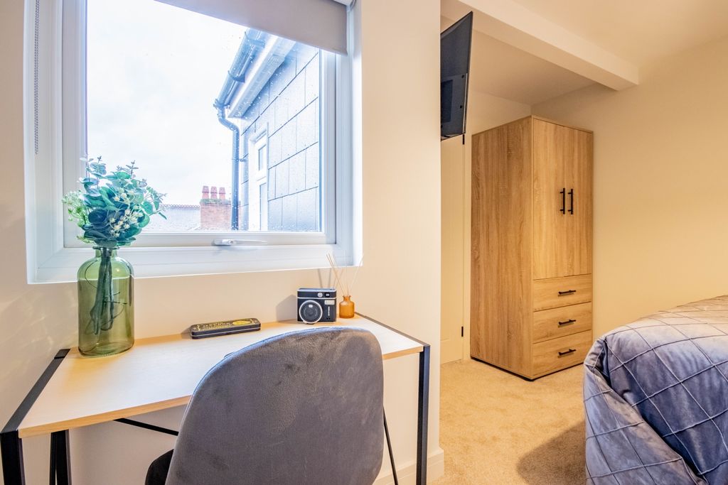 Property photo 2 of 8 E-6