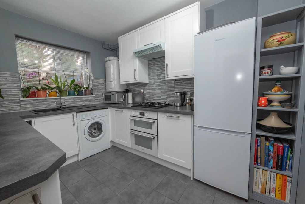 Property photo 3 of 13