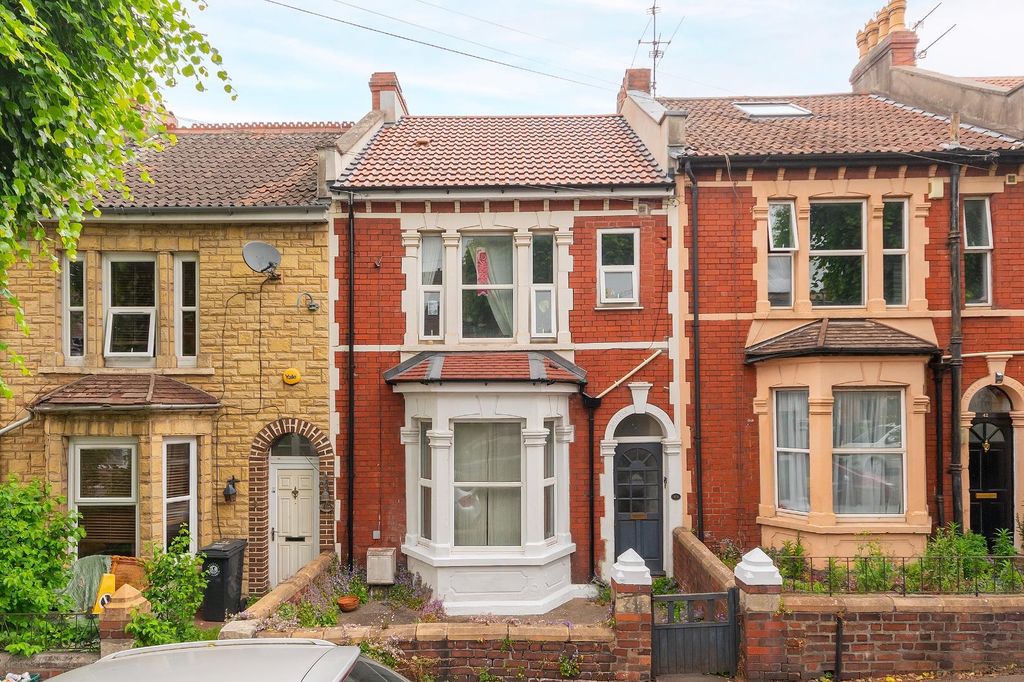 Property photo 2 of 32 G4F4Frev - External C.Jpg