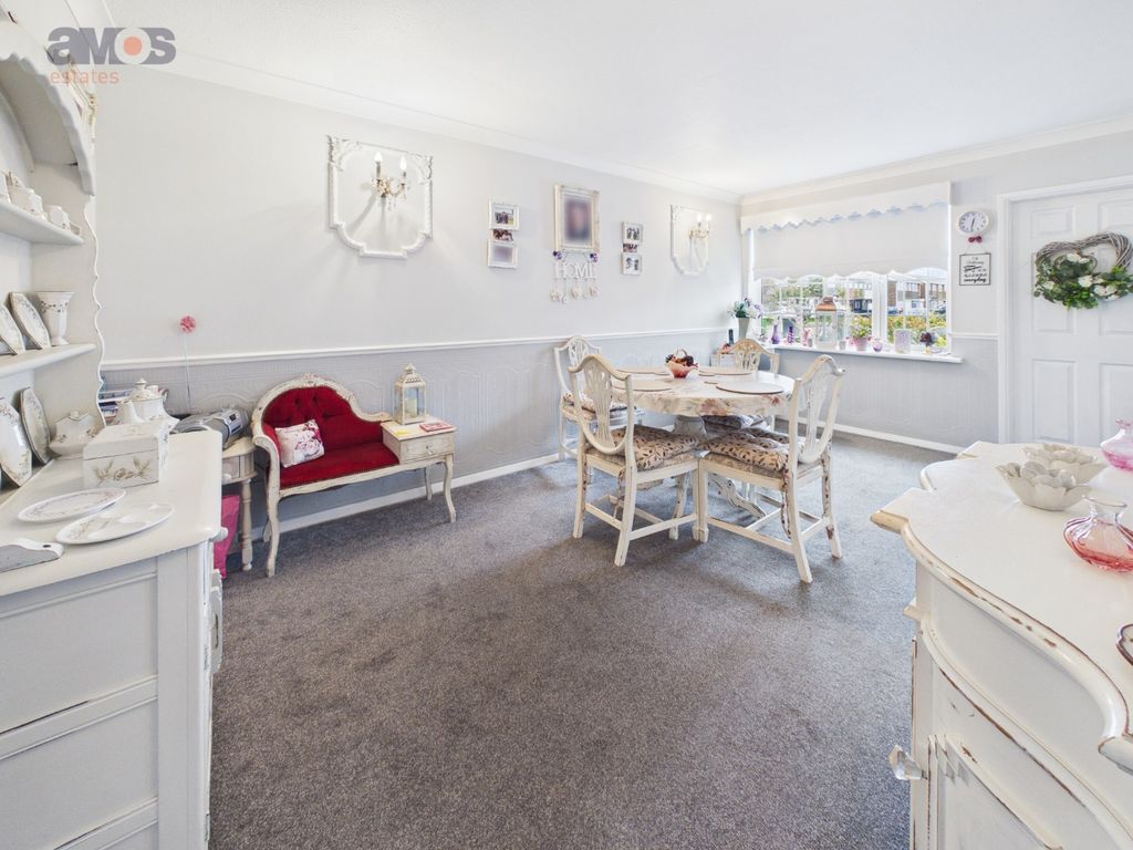 Property photo 3 of 18 4952284