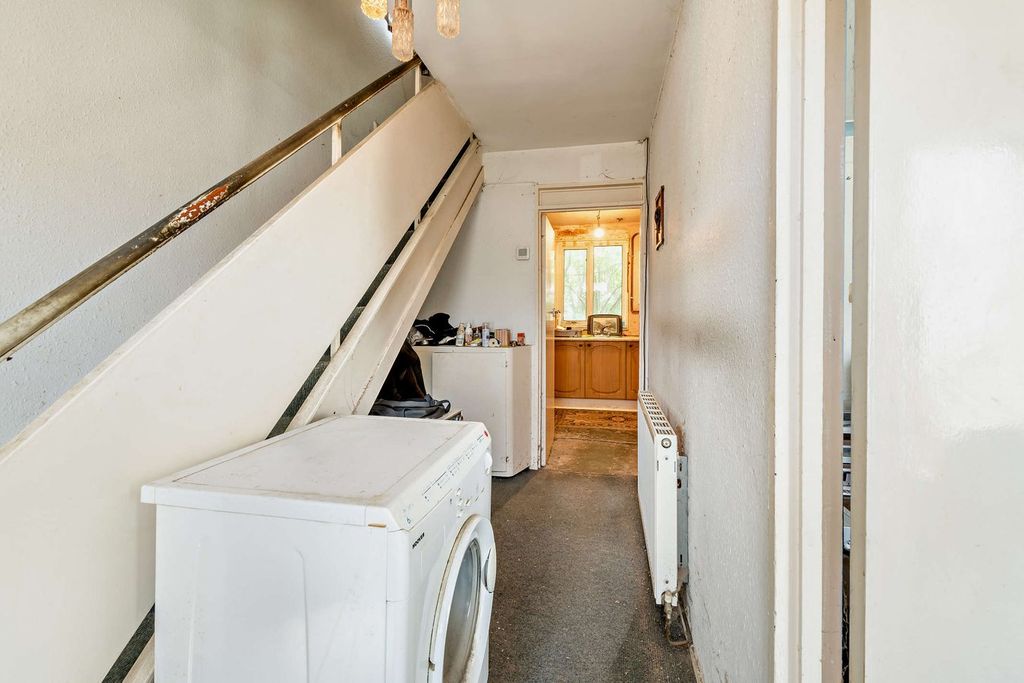 Property photo 3 of 28