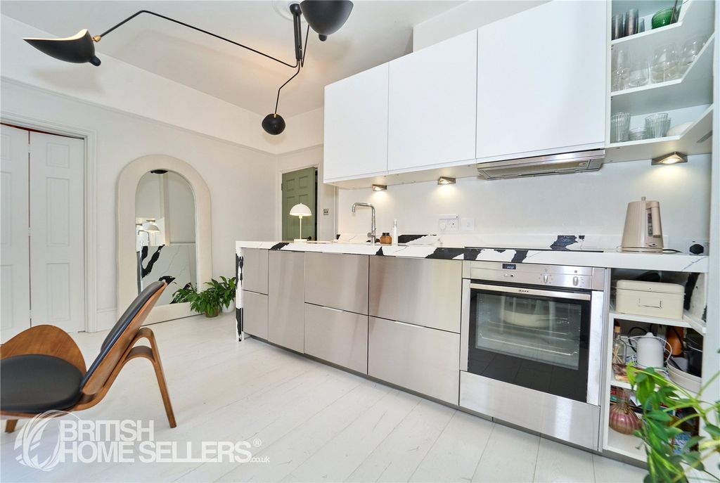 Property photo 3 of 19 Picture No. 12