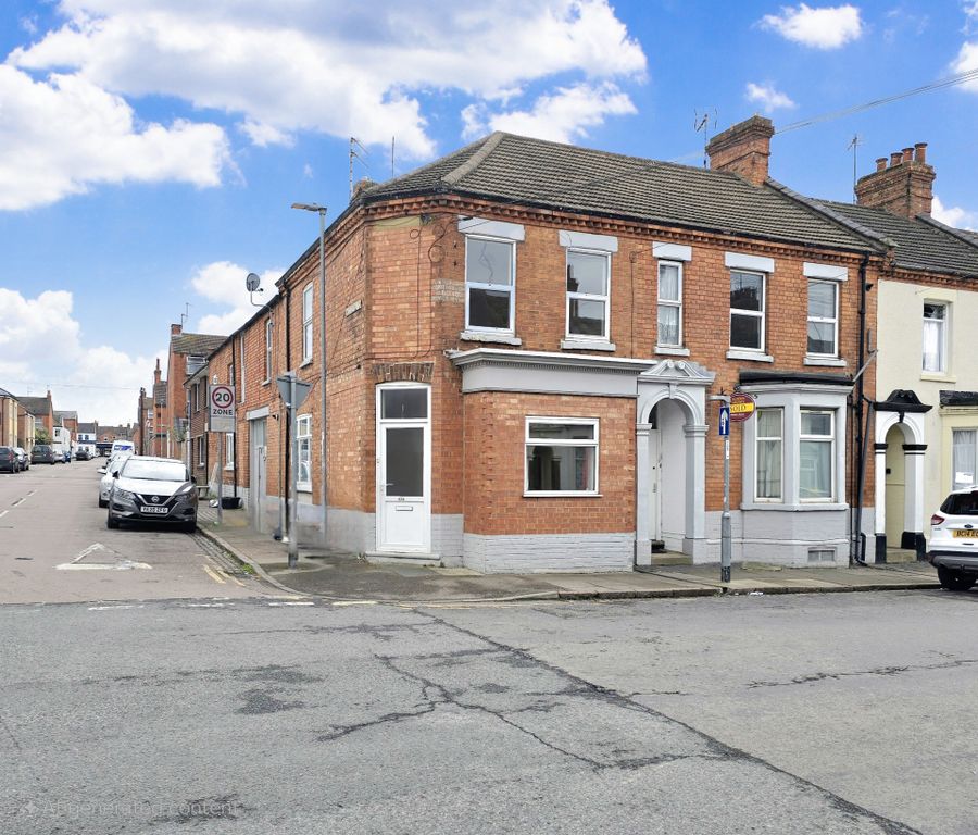 Property photo 1 of 13 Whitworth Road