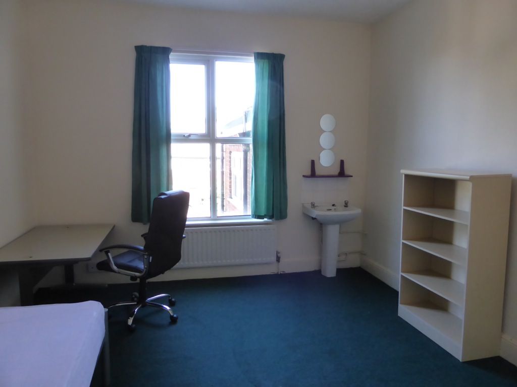 Property photo 2 of 5 Study Bedroom