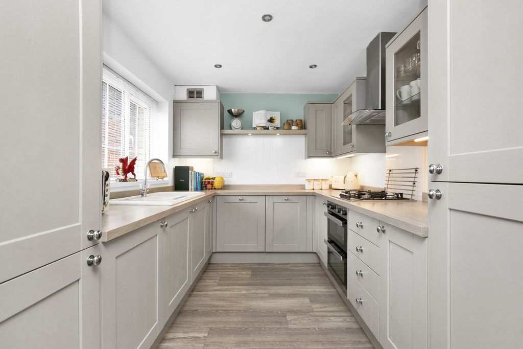 Property photo 2 of 20