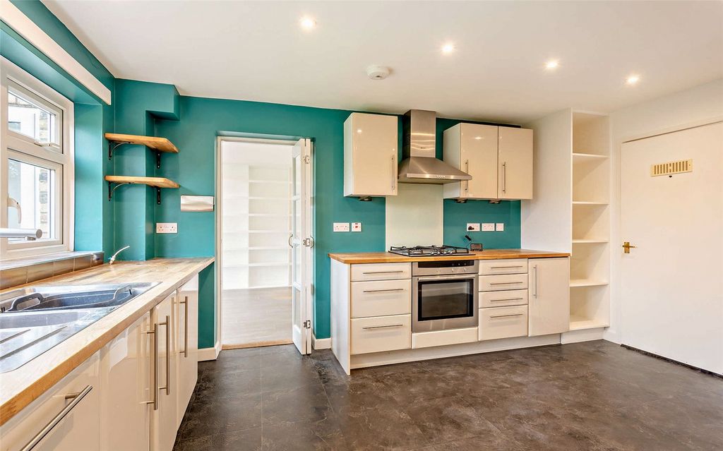 Property photo 3 of 20 Kitchen