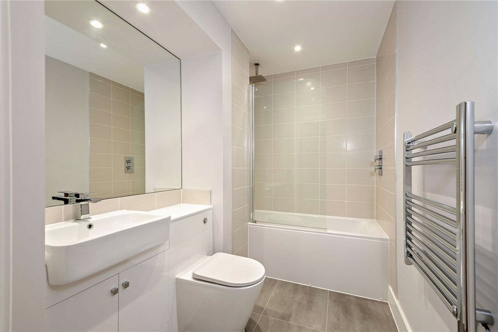 Additional image 11 of 2 bed flat for saleSt Marys Road, Newbury, Berkshire RG14